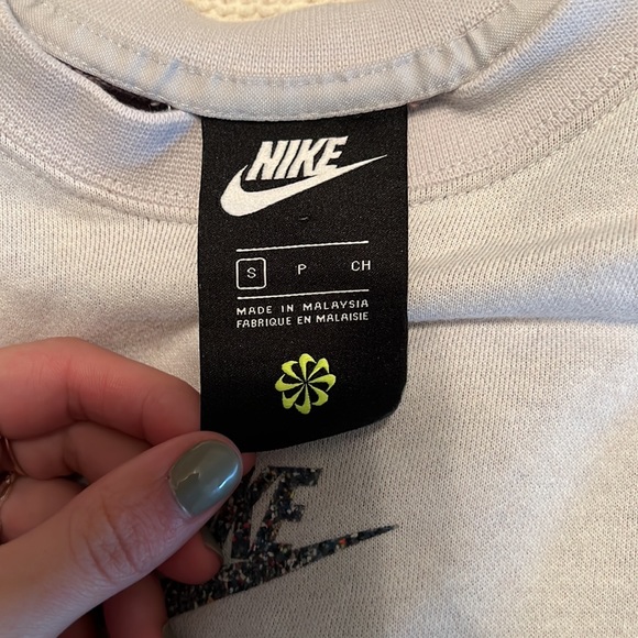 Cropped Nike Crew Neck - Picture 3 of 3